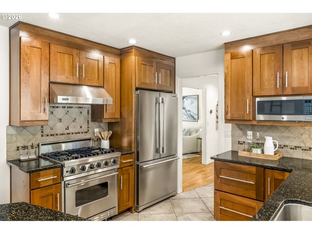 17907 S EDGEWOOD Ln, Oregon City, OR 97045