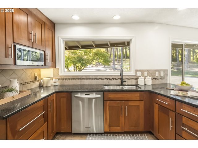 17907 S EDGEWOOD Ln, Oregon City, OR 97045