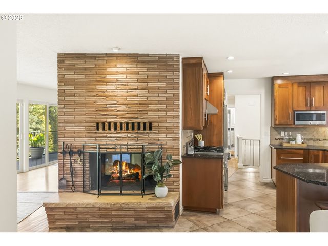 17907 S EDGEWOOD Ln, Oregon City, OR 97045