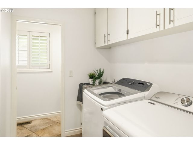 17907 S EDGEWOOD Ln, Oregon City, OR 97045