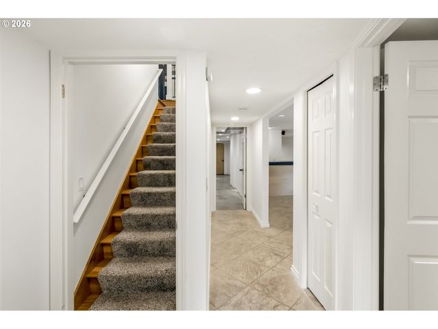 17907 S EDGEWOOD Ln, Oregon City, OR 97045