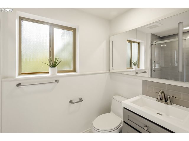 17907 S EDGEWOOD Ln, Oregon City, OR 97045