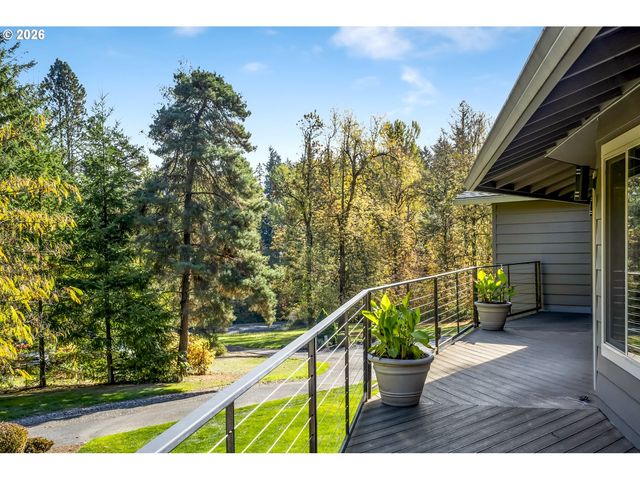 17907 S EDGEWOOD Ln, Oregon City, OR 97045
