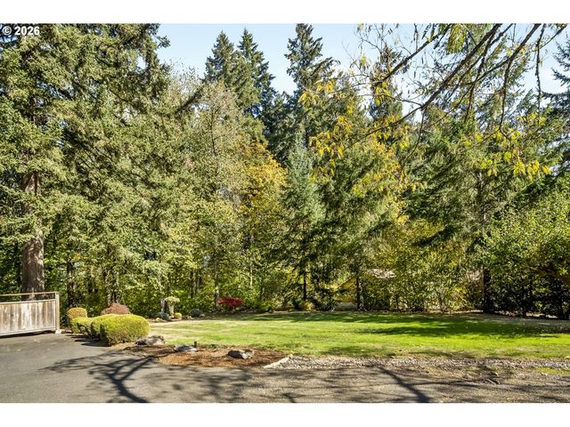 17907 S EDGEWOOD Ln, Oregon City, OR 97045