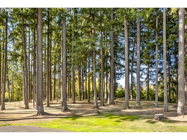 17907 S EDGEWOOD Ln, Oregon City, OR 97045