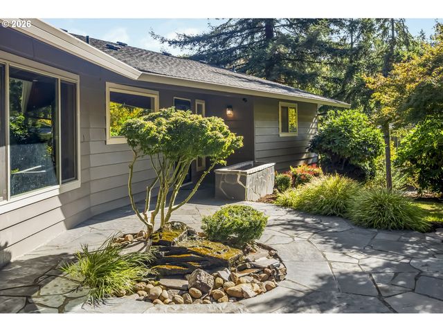 17907 S EDGEWOOD Ln, Oregon City, OR 97045