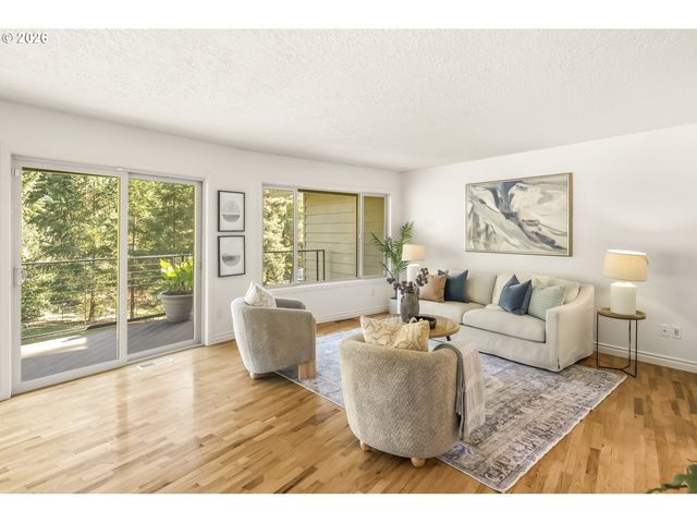 17907 S EDGEWOOD Ln, Oregon City, OR 97045