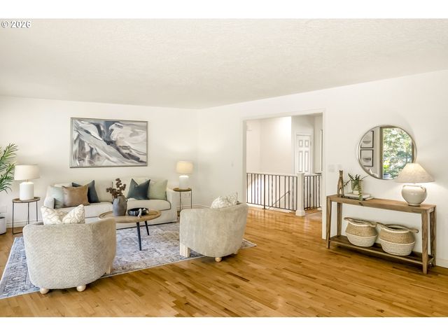 17907 S EDGEWOOD Ln, Oregon City, OR 97045