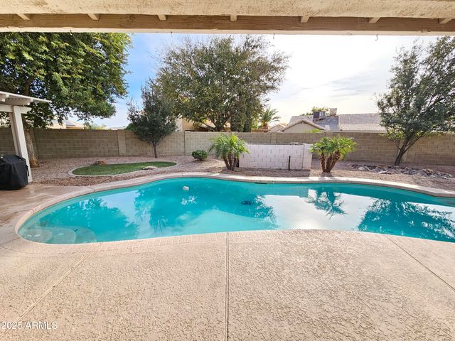 1131 N HAWK Lane, Gilbert, AZ 85234