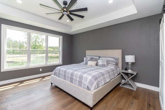 541 E Shoreline Drive, Holland, OH 43528
