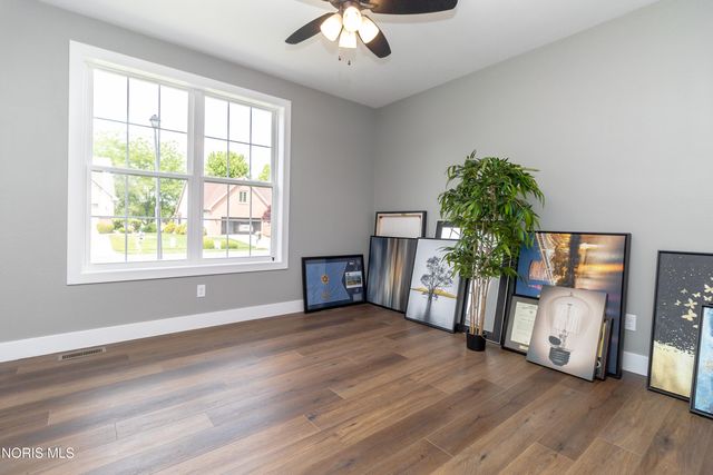 541 E Shoreline Drive, Holland, OH 43528