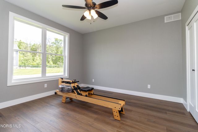 541 E Shoreline Drive, Holland, OH 43528