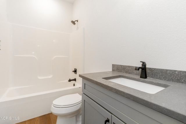 541 E Shoreline Drive, Holland, OH 43528