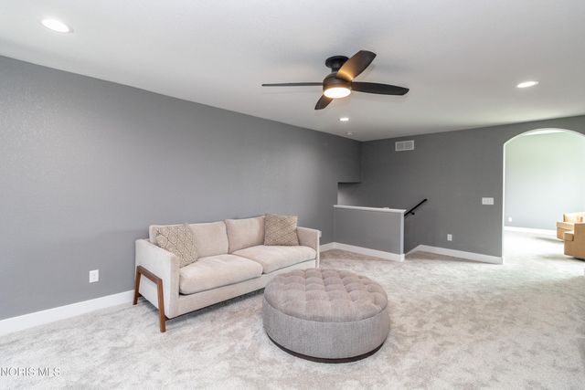 541 E Shoreline Drive, Holland, OH 43528
