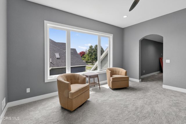 541 E Shoreline Drive, Holland, OH 43528