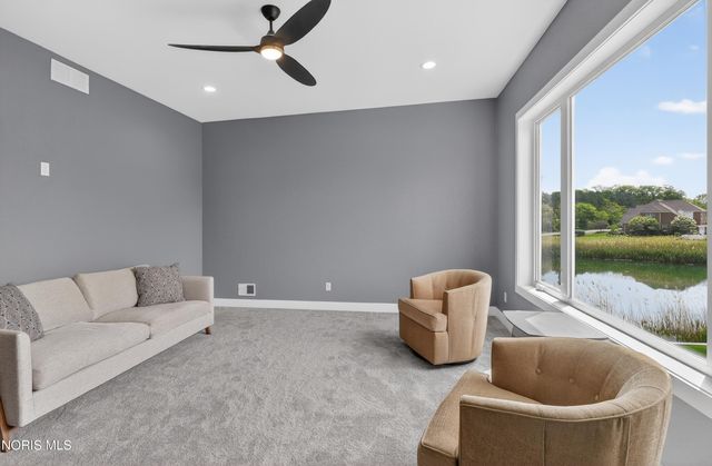 541 E Shoreline Drive, Holland, OH 43528