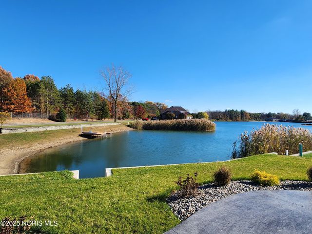 541 E Shoreline Drive, Holland, OH 43528