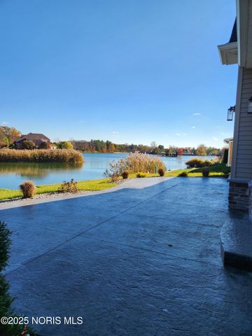 541 E Shoreline Drive, Holland, OH 43528