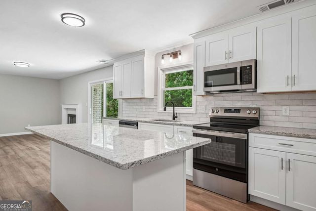 1352 White Oak Street SE, Conyers, GA 30013
