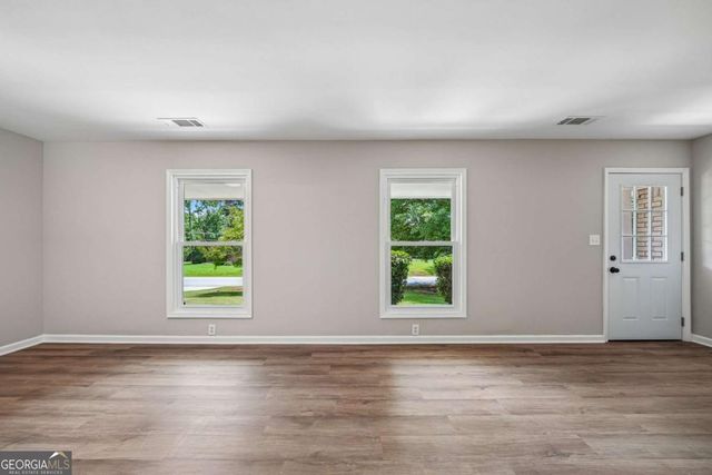 1352 White Oak Street SE, Conyers, GA 30013