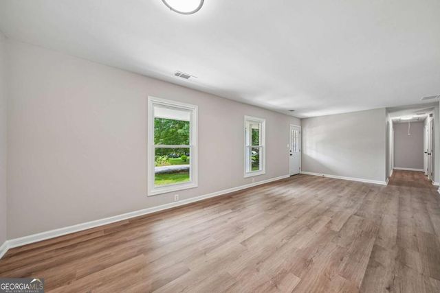 1352 White Oak Street SE, Conyers, GA 30013