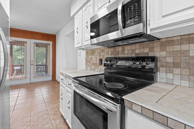 188 Tahitian DR, Bastrop, TX 78602