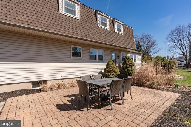 28 W HILLCREST AVE, Chalfont, PA 18914