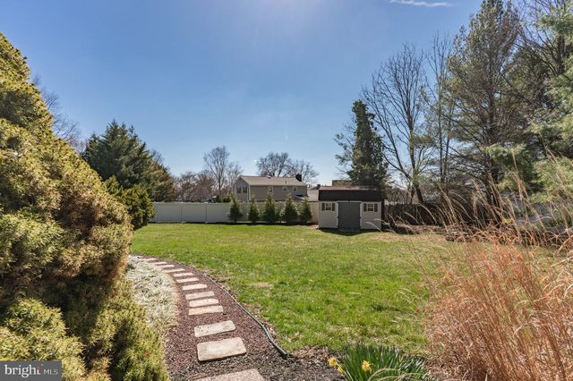 28 W HILLCREST AVE, Chalfont, PA 18914
