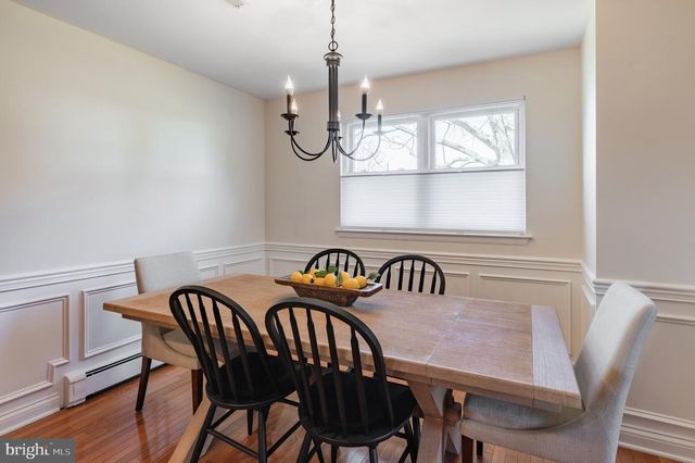 28 W HILLCREST AVE, Chalfont, PA 18914
