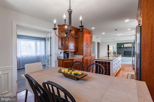 28 W HILLCREST AVE, Chalfont, PA 18914