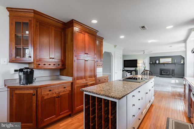 28 W HILLCREST AVE, Chalfont, PA 18914