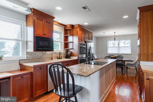 28 W HILLCREST AVE, Chalfont, PA 18914
