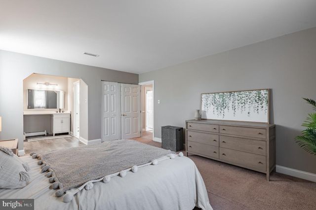 28 W HILLCREST AVE, Chalfont, PA 18914