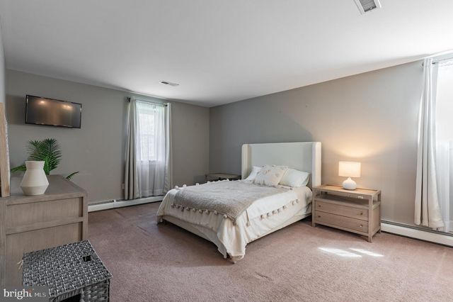 28 W HILLCREST AVE, Chalfont, PA 18914