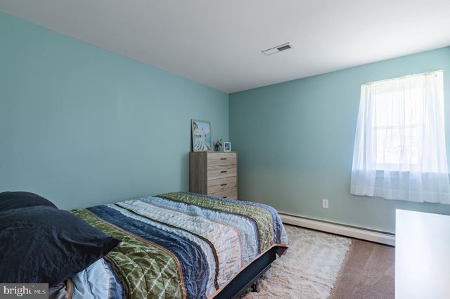 28 W HILLCREST AVE, Chalfont, PA 18914