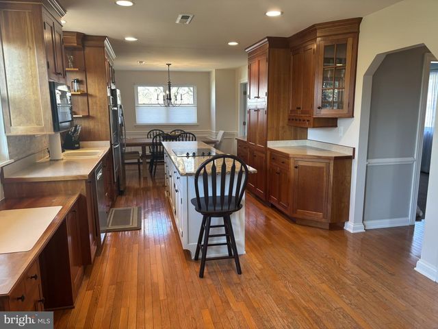 28 W HILLCREST AVE, Chalfont, PA 18914