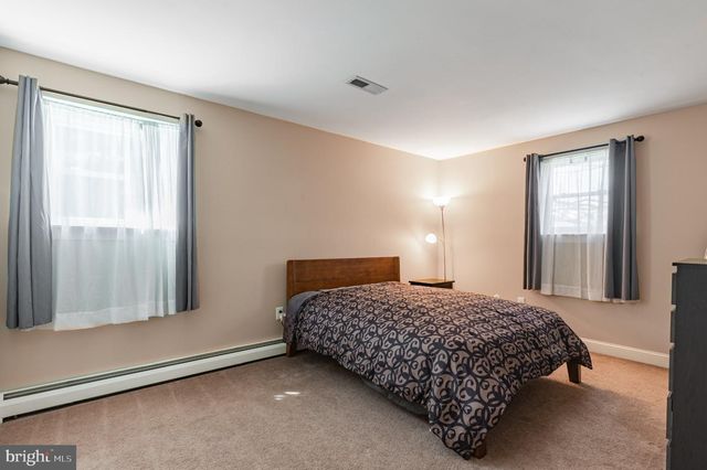 28 W HILLCREST AVE, Chalfont, PA 18914
