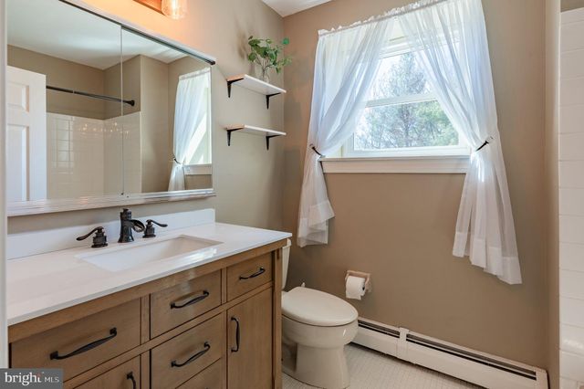 28 W HILLCREST AVE, Chalfont, PA 18914