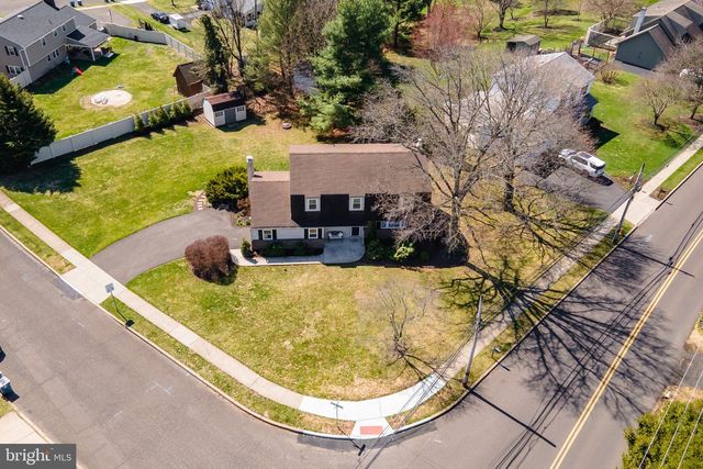 28 W HILLCREST AVE, Chalfont, PA 18914