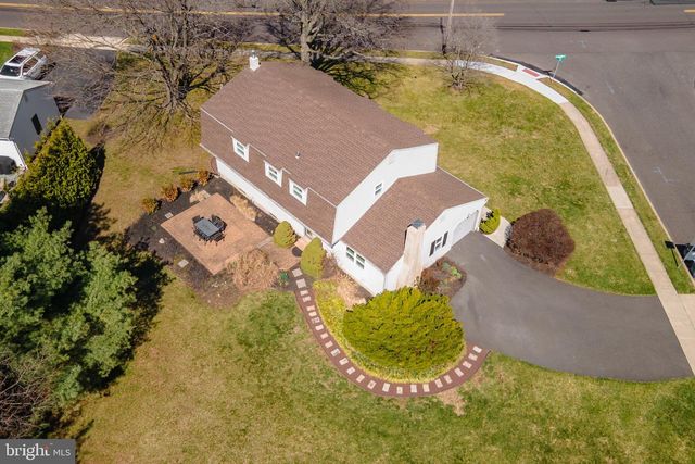 28 W HILLCREST AVE, Chalfont, PA 18914