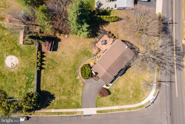 28 W HILLCREST AVE, Chalfont, PA 18914