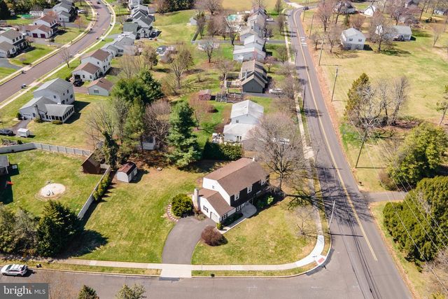 28 W HILLCREST AVE, Chalfont, PA 18914