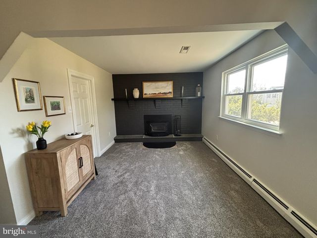 28 W HILLCREST AVE, Chalfont, PA 18914