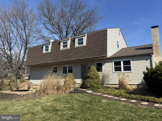 28 W HILLCREST AVE, Chalfont, PA 18914