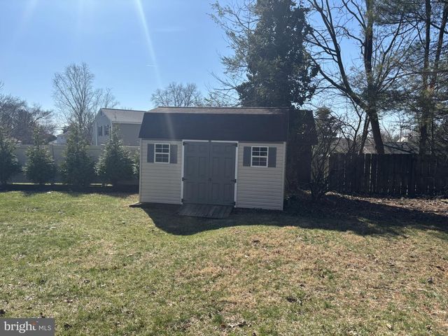 28 W HILLCREST AVE, Chalfont, PA 18914