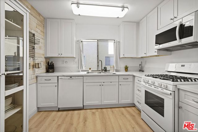 5245 Coldwater Canyon Avenue Unit C, Sherman Oaks, CA 91401