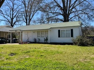 106 Laurel Avenue, Natchez, MS 39120