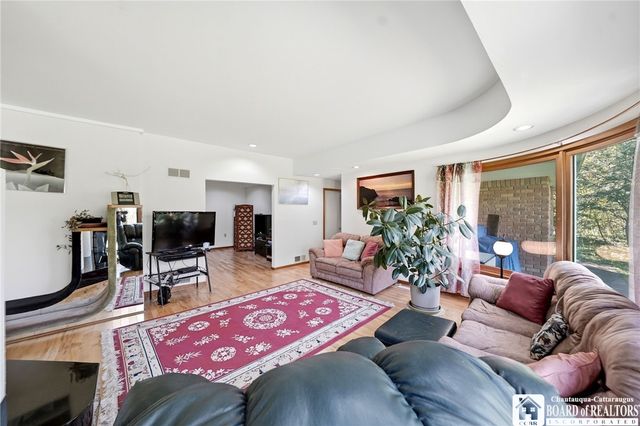 1860 North Forest Road, Amherst, NY 14221