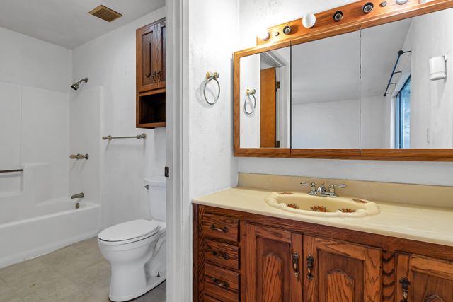 240 D Street, Tehama, CA 96090