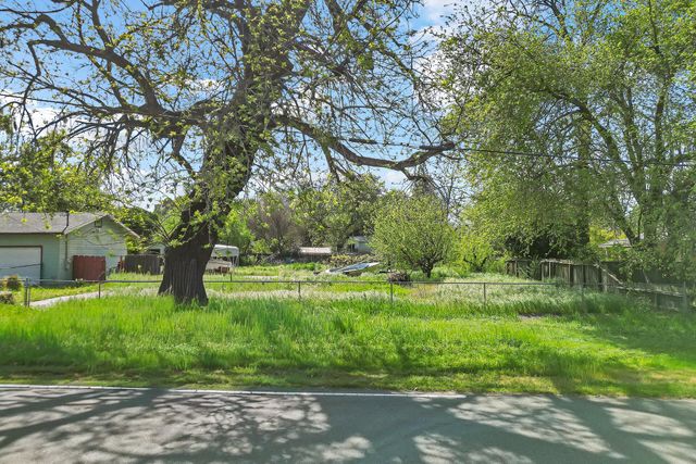 240 D Street, Tehama, CA 96090